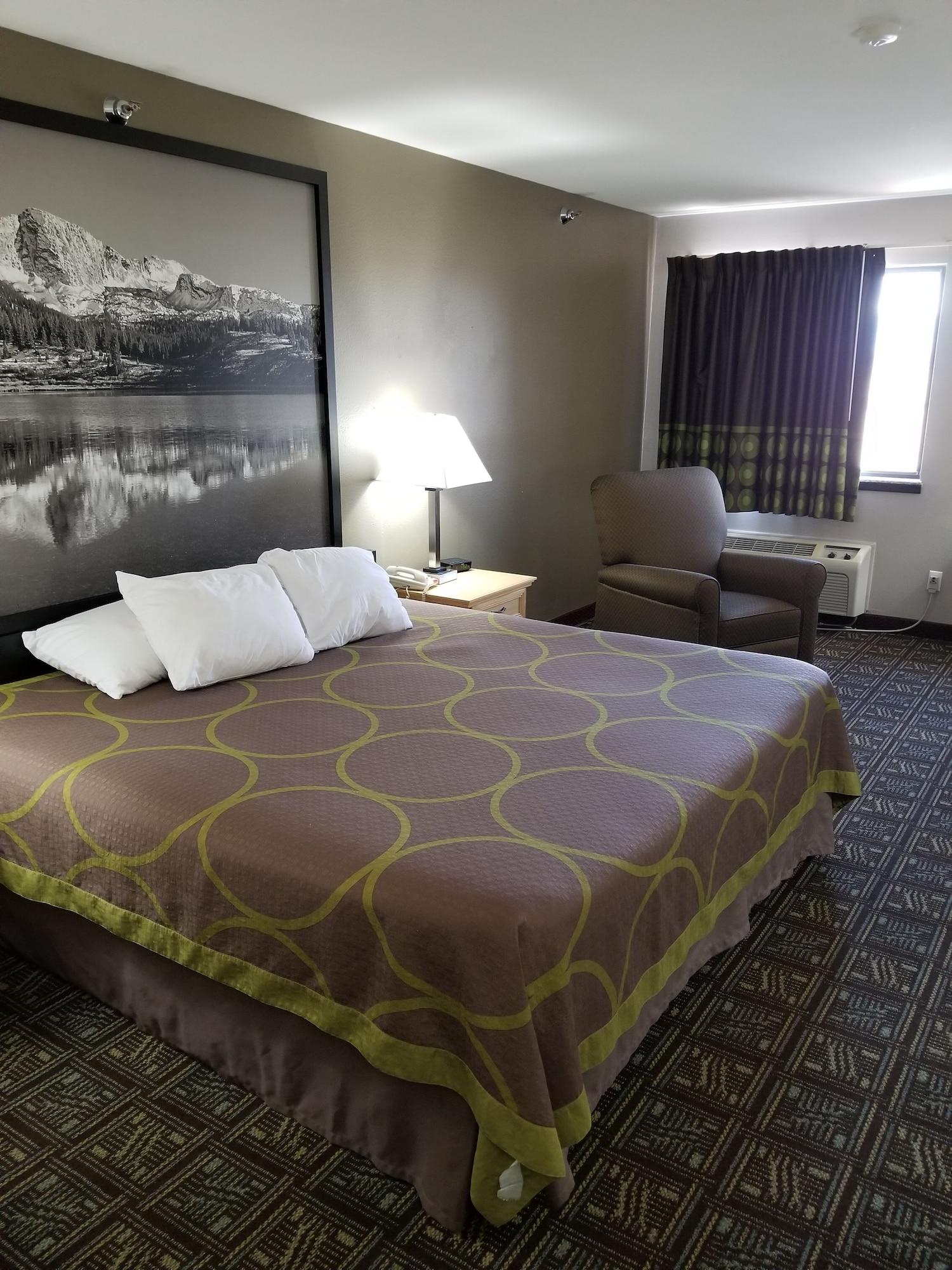 Super 8 By Wyndham Fort Collins Dış mekan fotoğraf