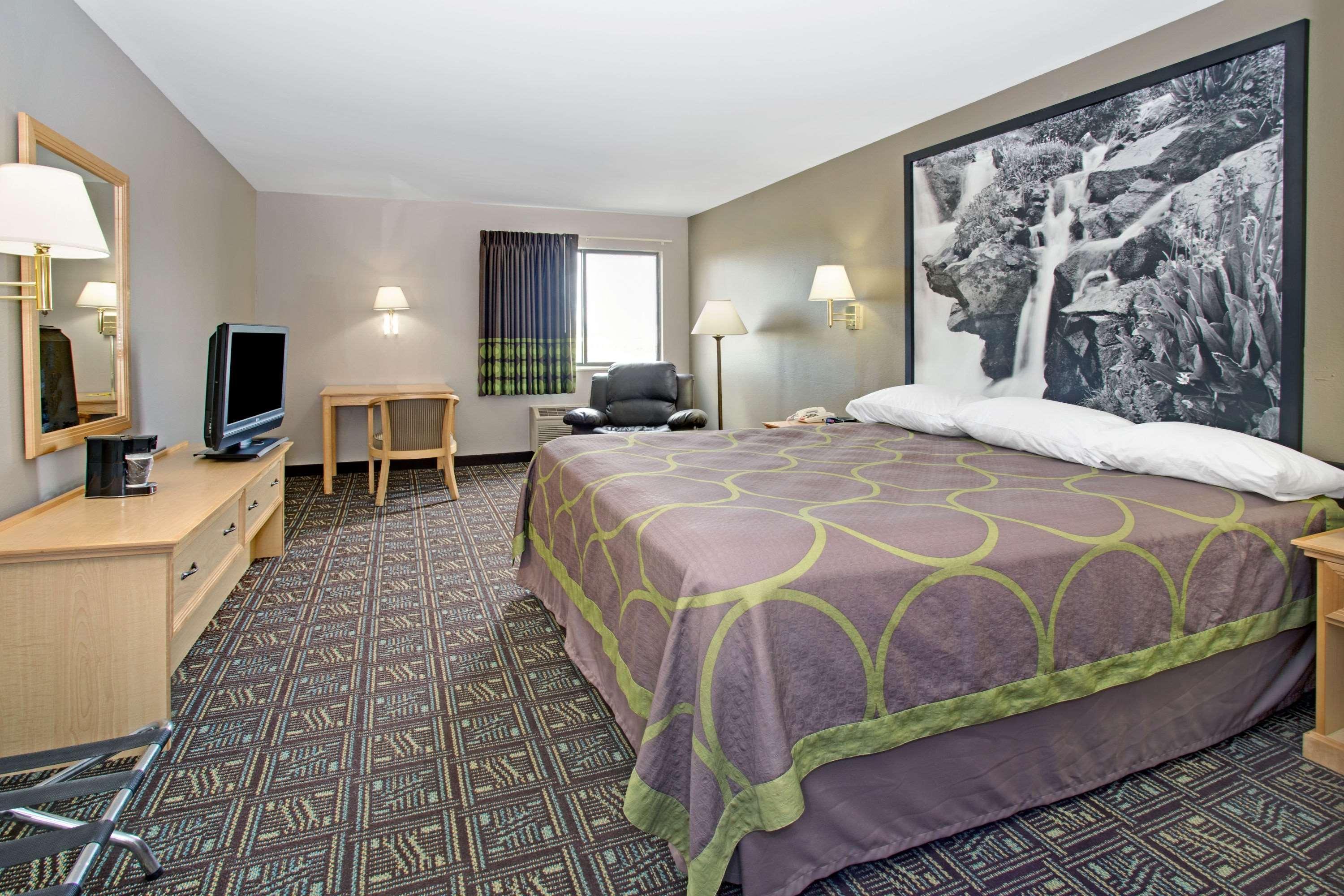 Super 8 By Wyndham Fort Collins Dış mekan fotoğraf