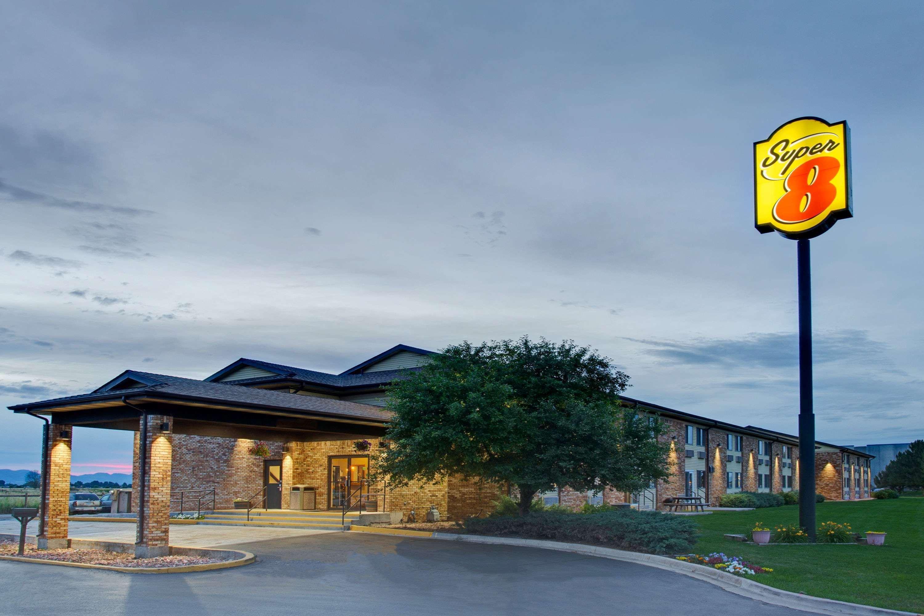 Super 8 By Wyndham Fort Collins Dış mekan fotoğraf