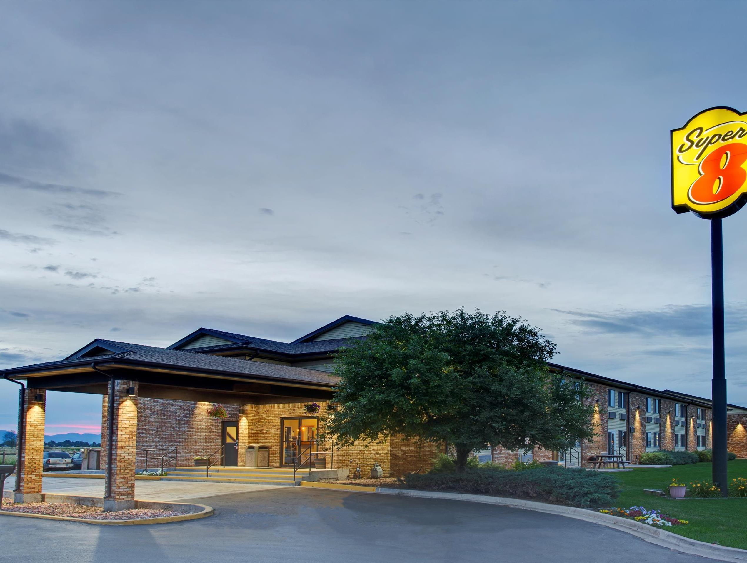Super 8 By Wyndham Fort Collins Dış mekan fotoğraf